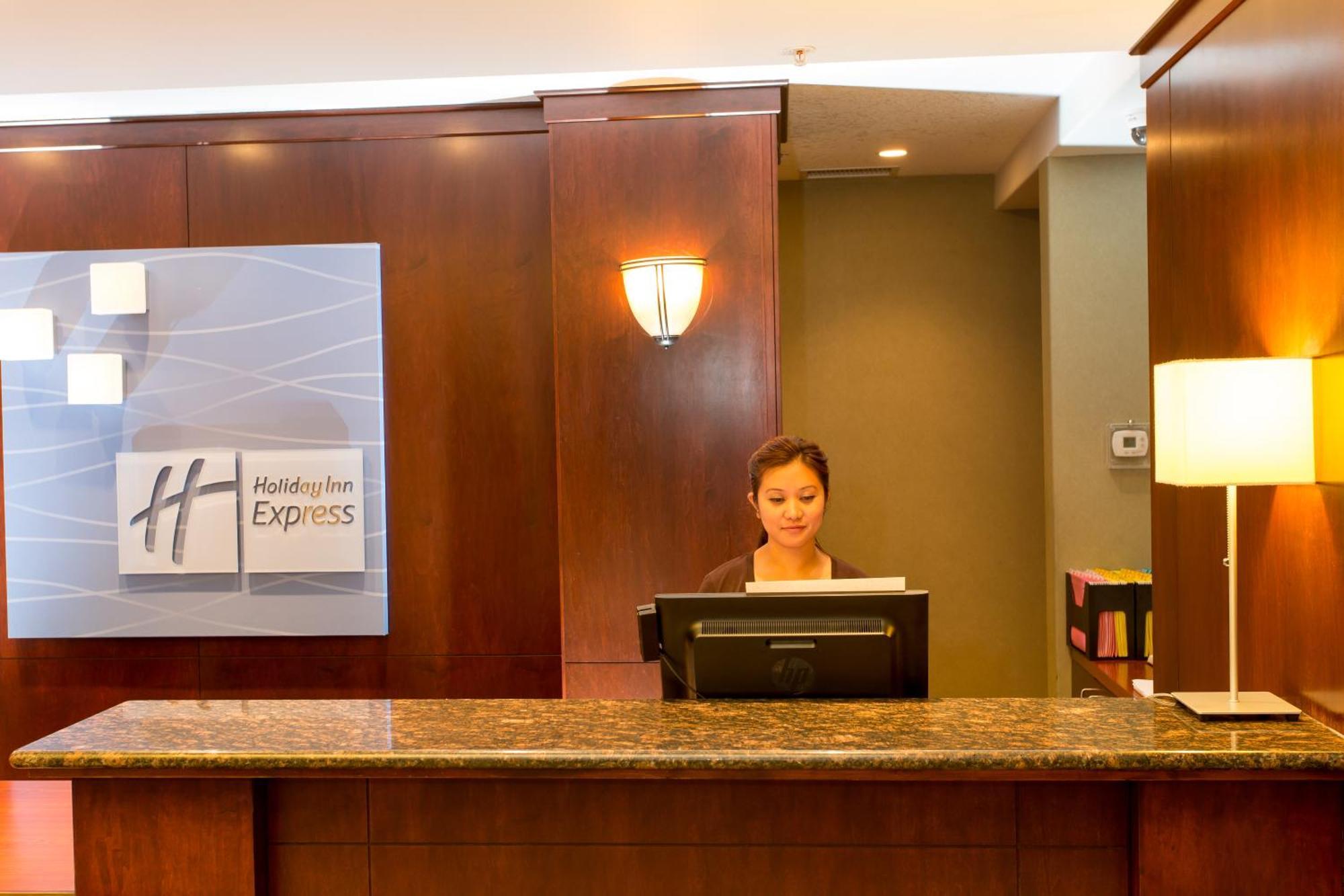 Holiday Inn Express & Suites Drayton Valley By Ihg Dış mekan fotoğraf