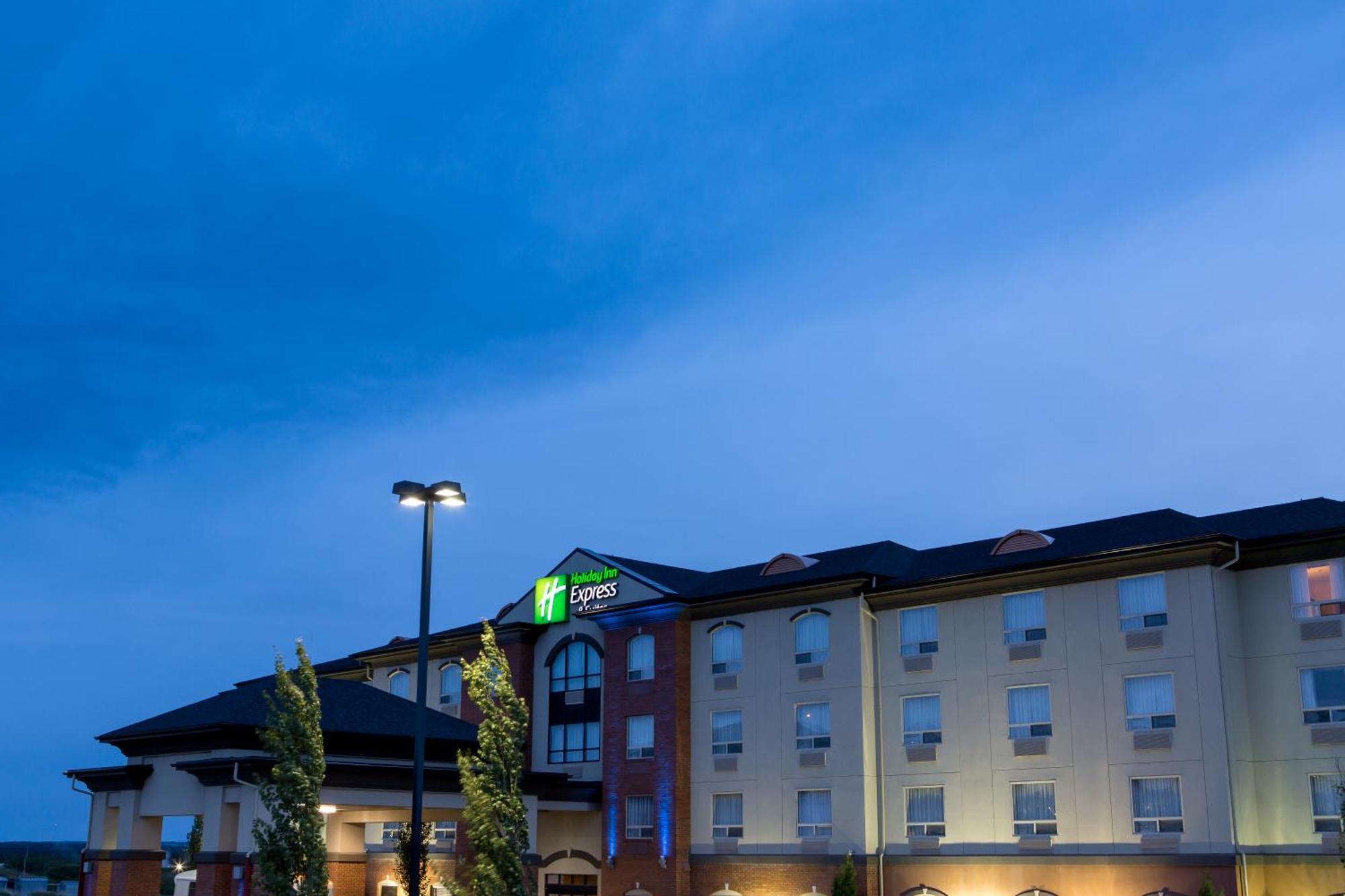 Holiday Inn Express & Suites Drayton Valley By Ihg Dış mekan fotoğraf