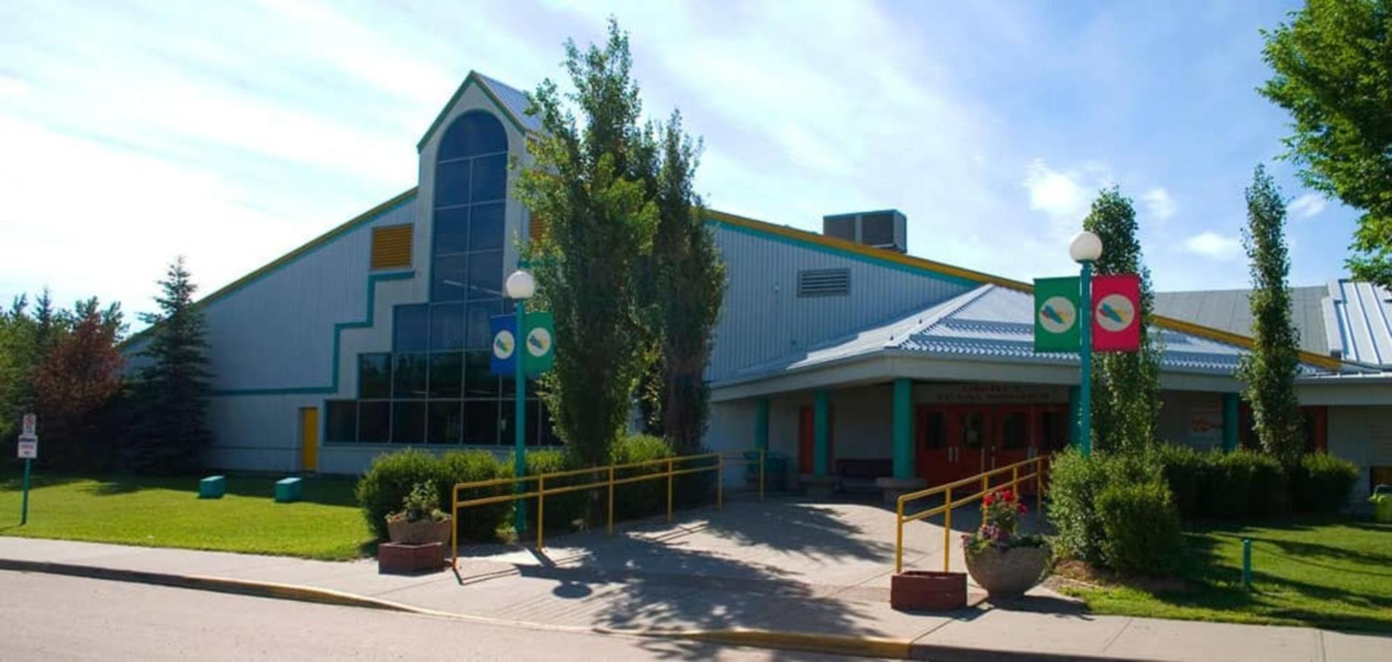 Holiday Inn Express & Suites Drayton Valley By Ihg Dış mekan fotoğraf